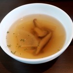 ご馳走亭 - 「ご馳走亭」目玉焼きハンバーグデミグラスソースに付いたスープ