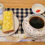 カフェ リナン - 料理写真:ストレート珈琲・ペルー ウィルダ ガルシア農園（500円）、Rinan特製モーニング・幸せの黄色いトースト