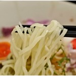 しろ八 - 冷たく、それがゆえに強いコシの麺。