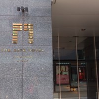 R restaurant & bar - エントランス