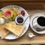 カフェアンドショップ ロータスランド - 2019/07/30
            モーニング Bセット 380円
            ・ポテトサラダ
            ・イチゴジャム
            ・有機コーヒー