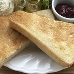 CAFE&SHOP Lotus Land - バタートースト
                2019/07/30
                モーニング Bセット 380円
                ・ポテトサラダ
                ・イチゴジャム
                ・有機コーヒー