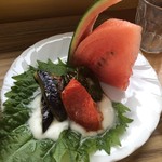 カフェアンドショップ ロータスランド - 2019/07/30
      【今週のおまかせセット】
      自家製中華麺使用 野菜たっぷり冷やし中華 550円
      ・野菜たっぷり冷やし中華
      ・夏野菜のオーブン焼き
      ・スイカ