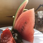 カフェアンドショップ ロータスランド - 2019/07/30
      【今週のおまかせセット】
      自家製中華麺使用 野菜たっぷり冷やし中華 550円
      ・野菜たっぷり冷やし中華
      ・夏野菜のオーブン焼き
      ・スイカ