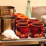 みつ林 - この幾つかの壺が料理の味の仕上がりを決める