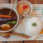 Emon's ｃｈｏｕｃｈｏｕ - 水餃子と野菜のスープカレー