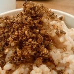 麺や 七彩 - 玄米ごはん、自家製の煮干しふりかけと共に(^^)