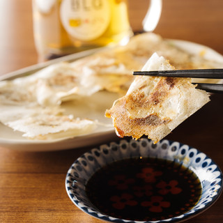 一口餃子ながら、旨みとボリュームがあってビールにぴったり！