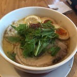 下品なぐらいダシのうまいラーメン屋 - 