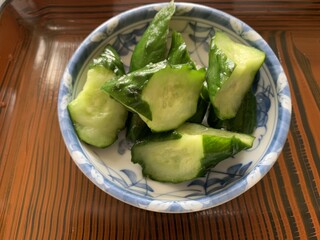 まつもと食堂 - キュウリの浅漬けもいい感じ。