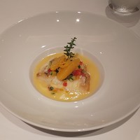 メゾン ポール・ボキューズ - 天然スズキのポワレ 爽やかなオレンジ風味