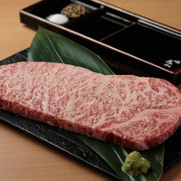 霜降りのみ 生粋グリムキサーロインステーキ