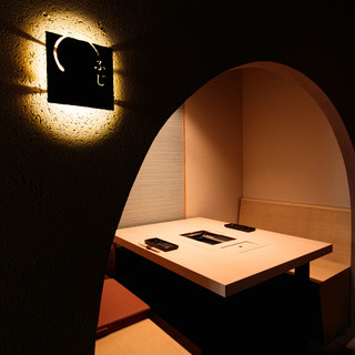 All seats are private rooms in a modern Japanese style. The comfort of relaxing in a annex of Ryokan