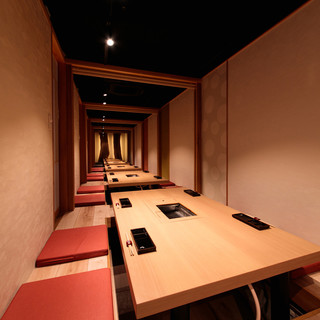 将日式时尚单间全部连接起来的全长15米的大单间。最多可容纳40名客人♪