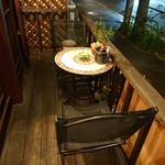 スペイン料理 ルナソル - 通りに面した可愛いテラス席♪食事では使わず喫煙処になってる模様。