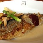 ビストロ シロ - 豪華な鮮魚のロースト（この日はスズキ♪）