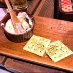 STEAK × WINE 肉バル LIMIT DISH - フルーティークリーミィチーズ　～クラッカーを添えて～