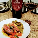 コントルノ食堂 - メイン料理とおすすめ赤ワイン