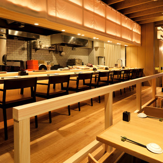 職人が握るお寿司食べ放題4 000円 昼カウンター席限定 8名様限定 女性のみor女性を含むグループ 魚酒すし処 鮨山 ささしまライブ 寿司 食べログ