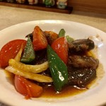 ゆたか - 牛すじとトマトの海鮮醤炒め