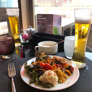 Terasu Kafe Ba - サラダビュッフェとビール