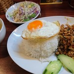 サバイチャイ タイ料理 - カオガパオ（鶏肉のバジルご飯） 680円（税込）