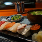 喜久寿司 - 料理写真:寿司定食（¥870税込）ランチ本日は巻物は無しですが九貫の握りです♪