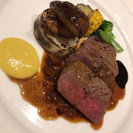 マッシュルーム - シャロレ牛のポワレ マデラ風味の牛蒡のソース