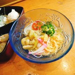 弥助 - すごく美味しい冷やし素麺でした。焼きナスお出汁、錦糸たまご等全部良かった