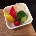 とんかつ成蔵 - 付け合わせの…お新香?ピクルス?