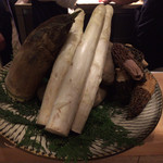 SUGALABO - ホワイトアスパラガス、筍、モリーユ茸