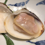 いけ田 - 焼蛤
                                大洗では痛い目を見ましたが、
                                ここでは幸せでした！
                                旨味も香りも食感もステキでした！