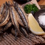 沖縄料理・島酒場 がらくた - スルルー(きびなご)の唐揚げ480円