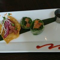 ジンジャーズビーチ - ロコセット前菜 生春巻とアヒポキ
