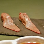 Sumibiyakiniku Kuguru - 肉寿司