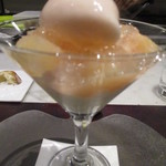 Lien - デザート（白桃のパフェ仕立て　白桃のコンポート、白ワインジュレ、白桃のムースグラッセ、ソルベ）