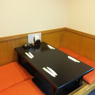 カップルでもお子様連れにも人気のテーブル