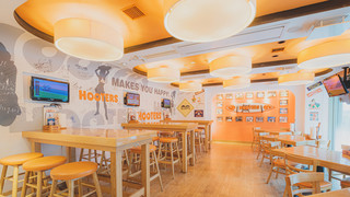 Hooters Ginza - 