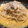 高円寺イタリア食堂 BUNGO - 料理写真:岐阜県から新鮮な特別な卵を取り寄せ生クリームを使わない本格ローマスタイルの大人のカルボナーラです！シメにオツマミに！お酒にも合わせやすいです！