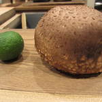 寿修 - 宮崎の見事な椎茸。右のすだちと比べてください。