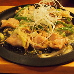 オンジェナ - 鶏ハラミと青唐辛子の鉄板焼き