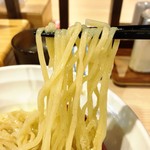 拉麺大公 - バジルとトマトの塩つけ麺 麺リフトアップ