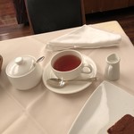 Trattoria Mezzanino - 紅茶もそんなに美味しくない。