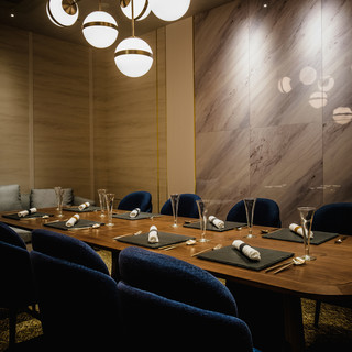 最大20名様までの完全個室は、どちらの料理も選択自由。