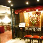マキシム・ド・パリ - EVホール脇の入口