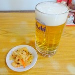 Tenhou - 生ビール中とサービスの漬物