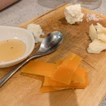 イクラ食堂 - チーズ盛り合わせ