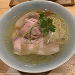 飯田商店 - しおらぁ麺1100円。