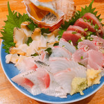 Hiyaku Shiyoutei - さしみ盛合せ 5点盛り 3000円
                        活つぶ貝、いわし、すずき、いさき、かつお