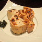 かしわや 泰 美酒佳鶏 - 北海道 皮付き 長芋の炭火焼　茨城 厚切り新蓮根の炭火焼